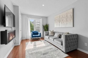 Contemporary 3BR Townhouse in Ajax Cozy & Central